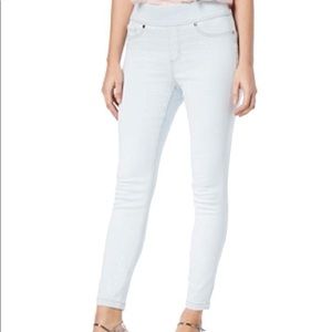 NWOT Thalia Sodi pull on jeggings